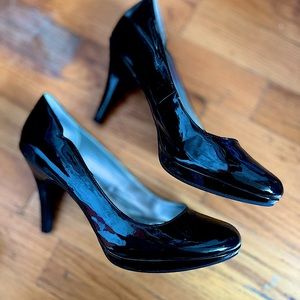 Black shine pump heels Andrew b